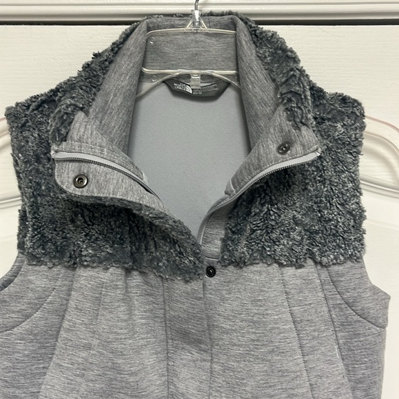 North Face Fleece and Faux Fur Grey Women’s Vest - Picture 2 of 7